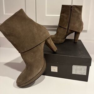 New in box. Barney’s New York leather boots. Size 40. Made in Italy